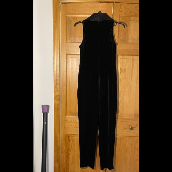 Eliza J Sleeveless Velvet V-Neck Jumpsuit Black Size 4 Petite - Picture 7 of 8